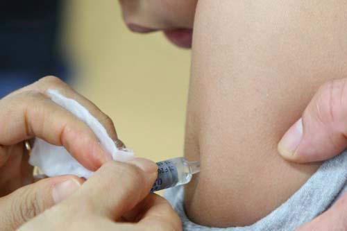 受害者家长:疫苗月的转机